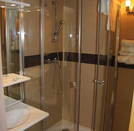 Logis Lhotel Restaurant Antony Le Buisson 호텔 3*