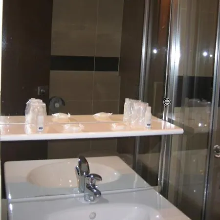 Logis Lhotel Restaurant Antony Le Buisson 3*