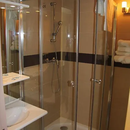 Logis Lhotel Restaurant Antony Le Buisson Hotel 3*